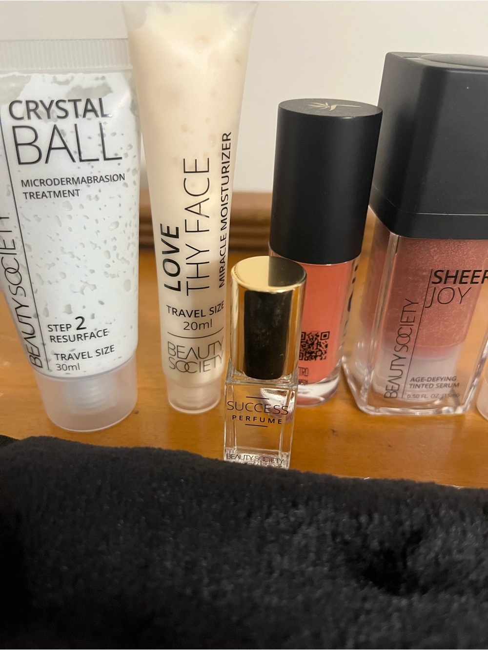 Travel size makeup products - Picture 4 of 5